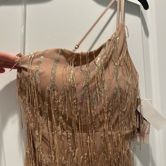 Juniors Honey and Rosie Fringe Sequin One-Shoulder Bodycon Midi Dress - Picture 4 of 12